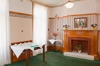 Hotel Gosford - Accommodation Gladstone 3