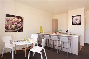 H Boutique Hotel - Accommodation Gladstone 8