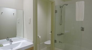H Boutique Hotel - Accommodation Gladstone 10