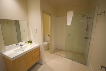 H Boutique Hotel - Accommodation Gladstone 41