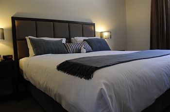 Riverside Oaks Golf Resort - Accommodation Gladstone 3