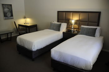 Riverside Oaks Golf Resort - Accommodation Gladstone 16
