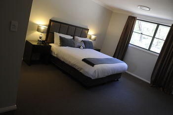 Riverside Oaks Golf Resort - Accommodation Gladstone 17