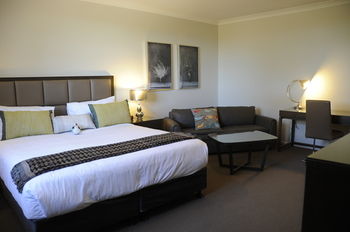 Riverside Oaks Golf Resort - Accommodation Gladstone 18