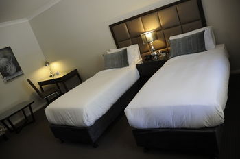 Riverside Oaks Golf Resort - Accommodation Gladstone 22