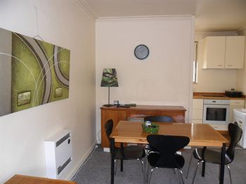 Australian Home Away @ Richmond - Accommodation Gladstone 2