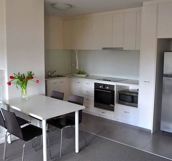 Albert Road Serviced Apartments - Accommodation Gladstone 4