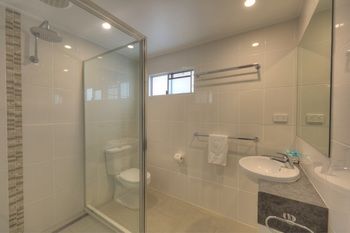 Alex Beach Cabins - Accommodation Gladstone 6