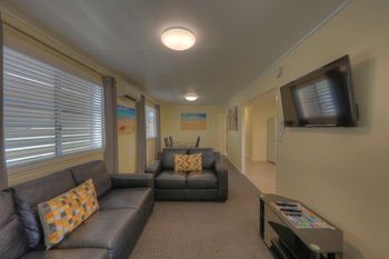 Alex Beach Cabins - Accommodation Gladstone 14