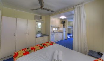 Alex Beach Cabins - Accommodation Gladstone 26