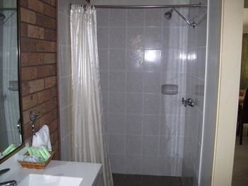 Glenwood Tourist Park & Motel - Accommodation Gladstone 2