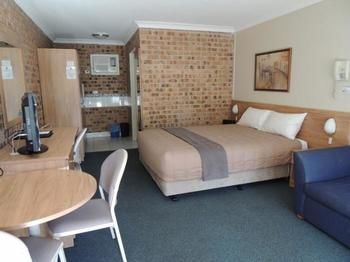 Forest Lodge Motor Inn & Restaurant - Accommodation Gladstone 1