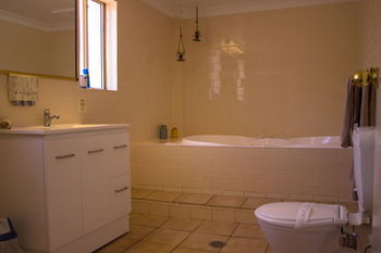 Shearing Shed Motor Inn - Accommodation Gladstone 12