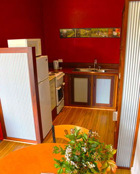 Valley Farm Vineyard Cottages - Accommodation Gladstone 7