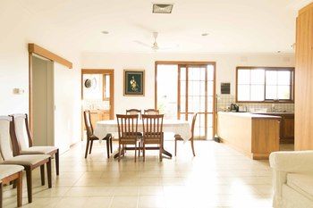 Hawthorn Holiday House - Accommodation Gladstone 11