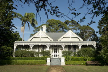 The Villa - Country House Retreat - Accommodation Gladstone 0