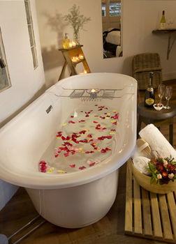 The Villa - Country House Retreat - Accommodation Gladstone 1