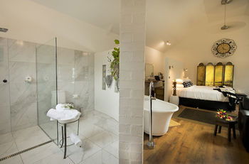 The Villa - Country House Retreat - Accommodation Gladstone 7