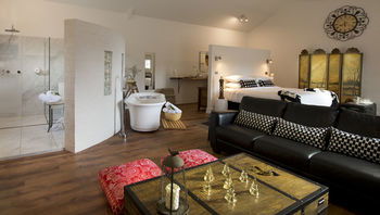 The Villa - Country House Retreat - Accommodation Gladstone 9