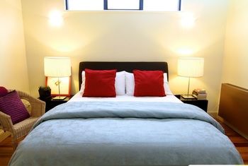 Apartment2c - Old Hat Factory - Accommodation Gladstone 3