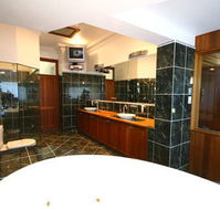 Relaxin - Accommodation Gladstone