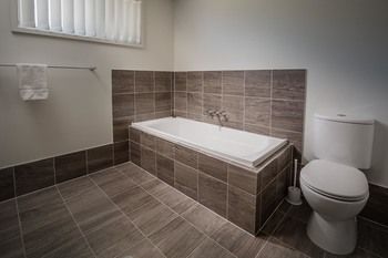 Wallsend Executive Apartments - Accommodation Gladstone 7