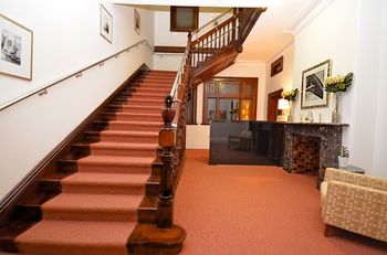 The Hallows Accommodation - Accommodation Gladstone 5