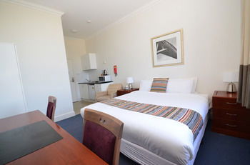 The Hallows Accommodation - Accommodation Gladstone 10