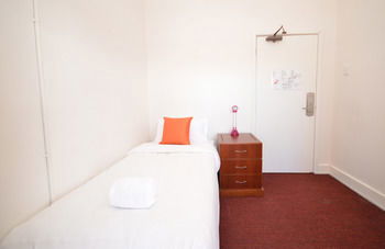 The Hallows Accommodation - Accommodation Gladstone 22