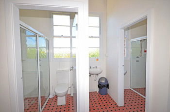The Hallows Accommodation - Accommodation Gladstone 23