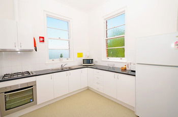 The Hallows Accommodation - Accommodation Gladstone 26