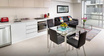 Hamilton Executive Apartments - Accommodation Gladstone 2
