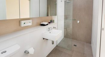 Hamilton Executive Apartments - Accommodation Gladstone 10