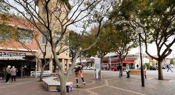 Hamilton Executive Apartments - Accommodation Gladstone 12
