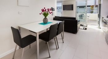 Hamilton Executive Apartments - Accommodation Gladstone 18