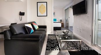 Hamilton Executive Apartments - Accommodation Gladstone 21