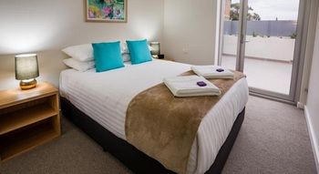 Hamilton Executive Apartments - Accommodation Gladstone 23