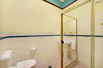 CBC Bed & Breakfast & Cafe - Accommodation Gladstone 12