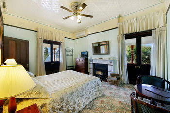CBC Bed & Breakfast & Cafe - Accommodation Gladstone 13