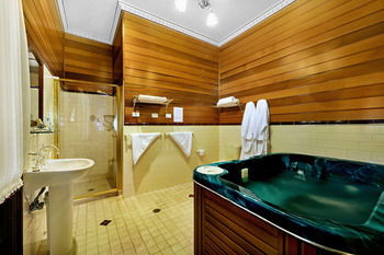CBC Bed & Breakfast & Cafe - Accommodation Gladstone 14