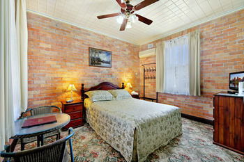 CBC Bed & Breakfast & Cafe - Accommodation Gladstone 17