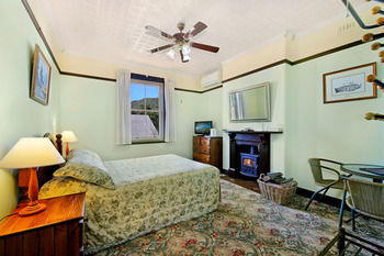 CBC Bed & Breakfast & Cafe - Accommodation Gladstone 23