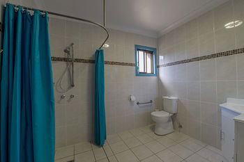 CBD Accommodation Tamworth - Accommodation Gladstone 0