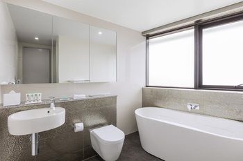 Meriton Serviced Apartments Church Street - Accommodation Gladstone 6