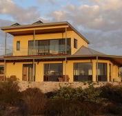Dolphin Holiday House - Accommodation Gladstone
