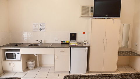 BEST WESTERN Caboolture Central Motor Inn - Accommodation Gladstone 0