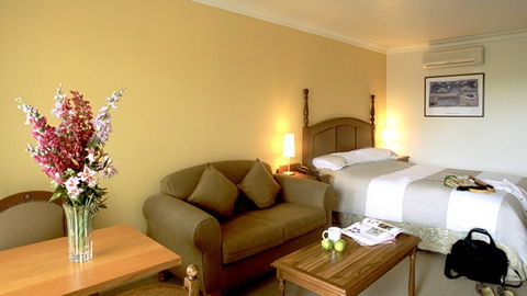 Best Western Plus The Tudor Box Hill - Accommodation Gladstone 1