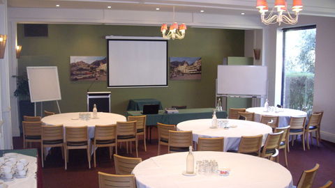 Best Western Plus The Tudor Box Hill - Accommodation Gladstone 3