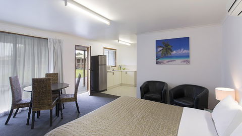 BEST WESTERN Colonial Village Motel - Accommodation Gladstone 4