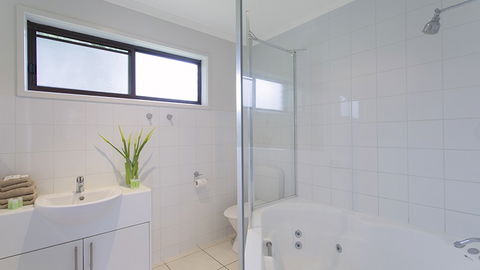 BEST WESTERN Colonial Village Motel - Accommodation Gladstone 5